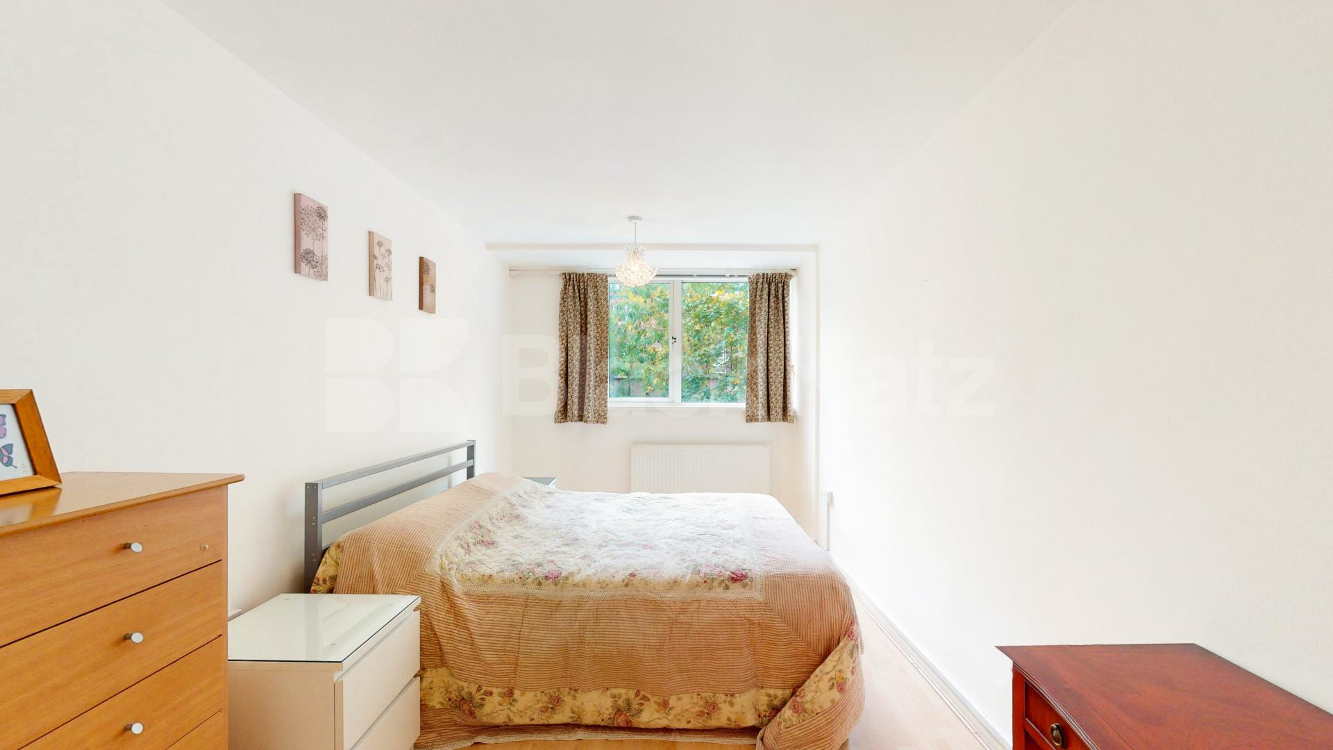 Stylish 2 Bed Split-Level Garden Flat in Prime W10 Location Dowland Street, Queens Park